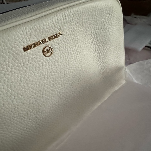 Michael kors Jet Set Charm Large Zip Travel Pouch Clutch  NWT $128 - Picture 1 of 5